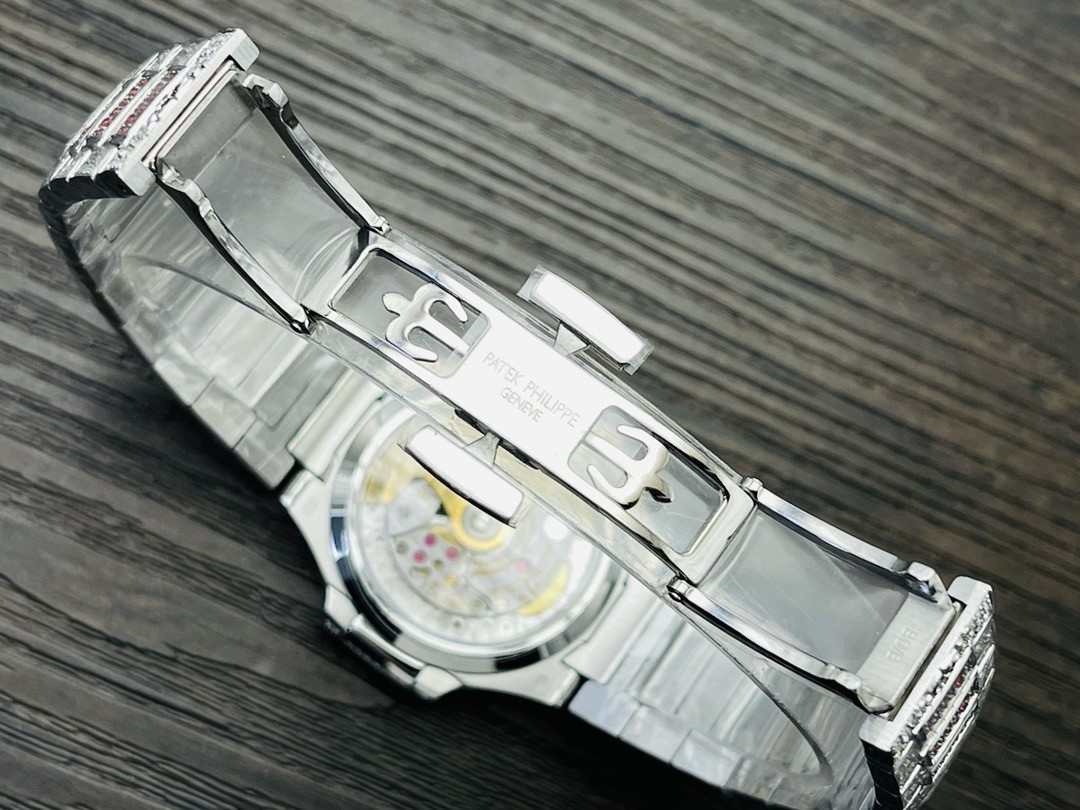 「#2125」2024 Patek Philippe 7118 Women's Nautilus Full Diamond Limited Edition