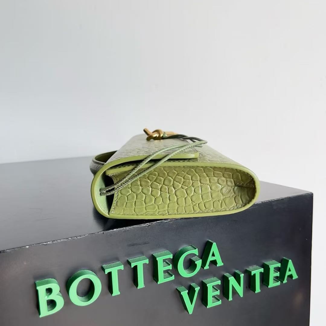 「#3841」BOTTECA VENETA uses exquisite craftsmanship intreccio embossed imported cow leather evening clutch b