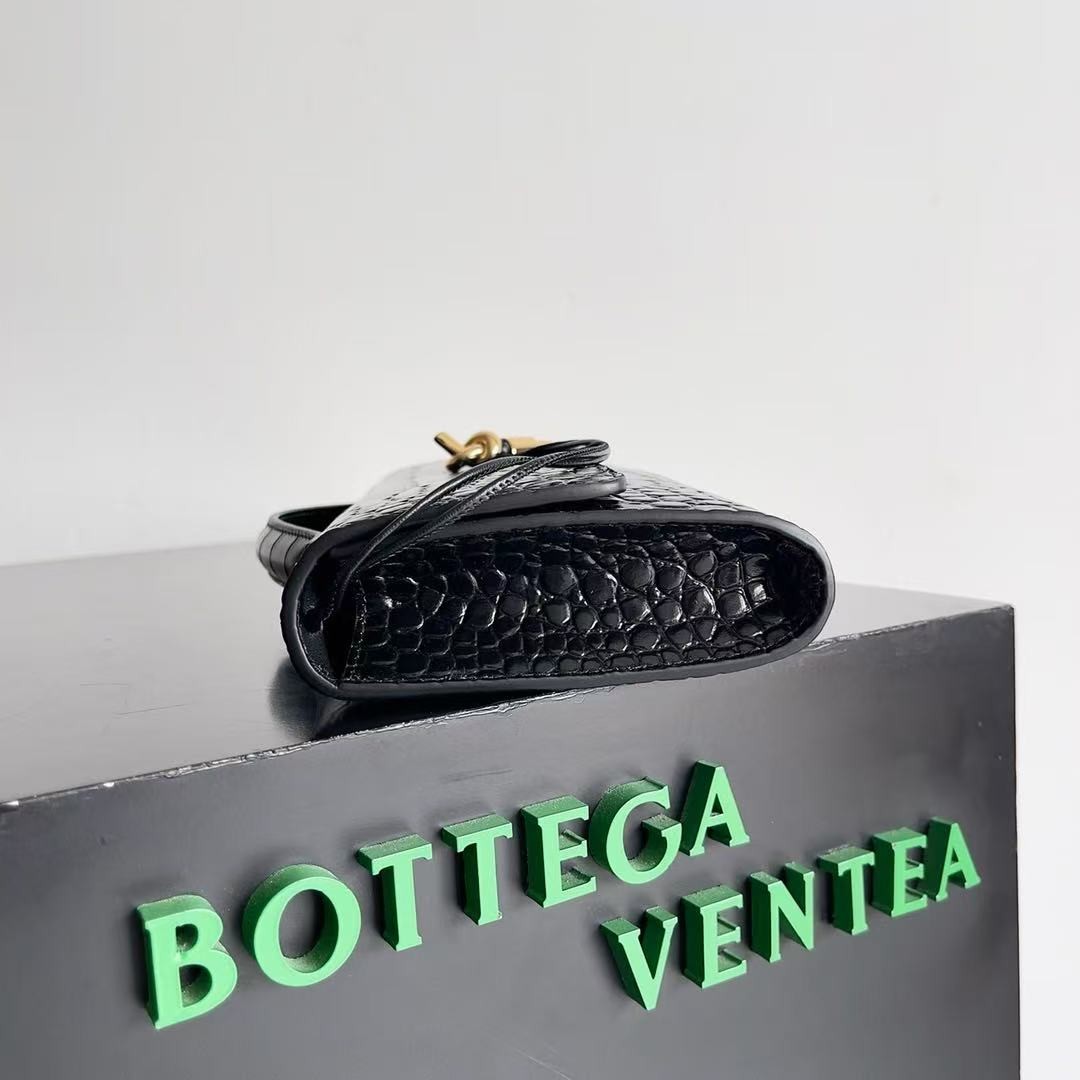 「#3840」BOTTECA VENETA uses exquisite craftsmanship intreccio embossed imported cow leather evening clutch b
