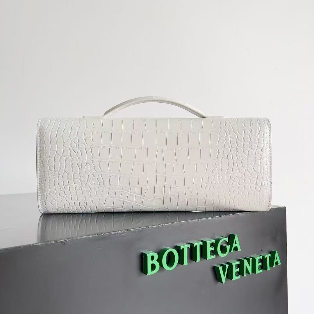 「#3839」BOTTECA VENETA uses exquisite craftsmanship intreccio embossed imported cow leather evening clutch b