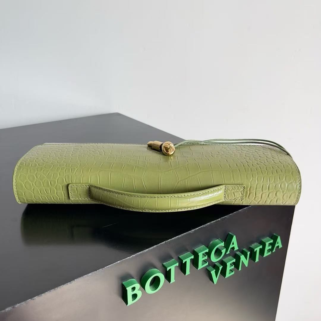「#3841」BOTTECA VENETA uses exquisite craftsmanship intreccio embossed imported cow leather evening clutch b