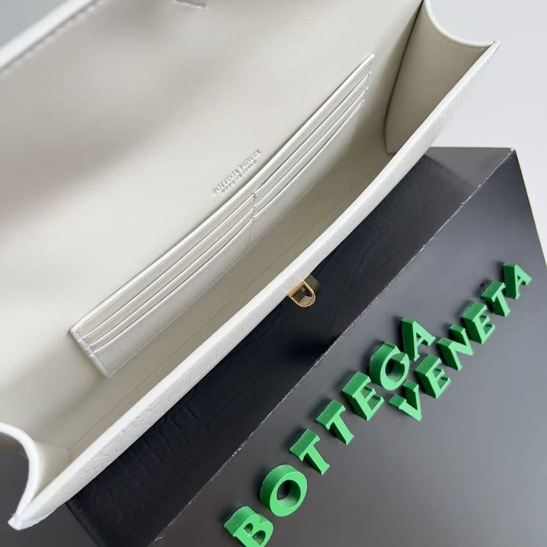 「#3839」BOTTECA VENETA uses exquisite craftsmanship intreccio embossed imported cow leather evening clutch b