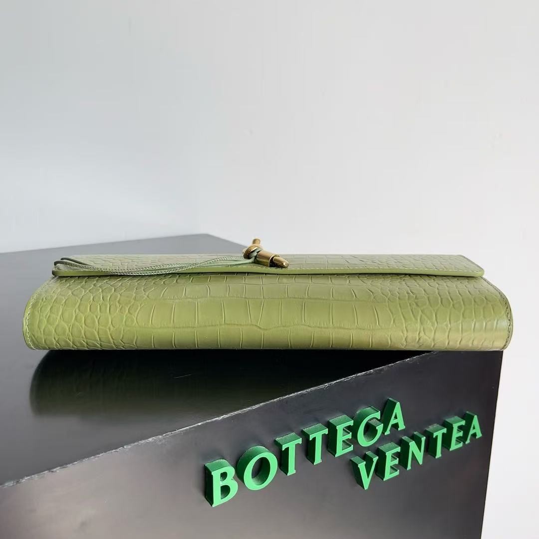 「#3841」BOTTECA VENETA uses exquisite craftsmanship intreccio embossed imported cow leather evening clutch b