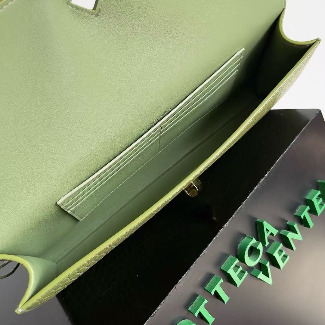 「#3841」BOTTECA VENETA uses exquisite craftsmanship intreccio embossed imported cow leather evening clutch b