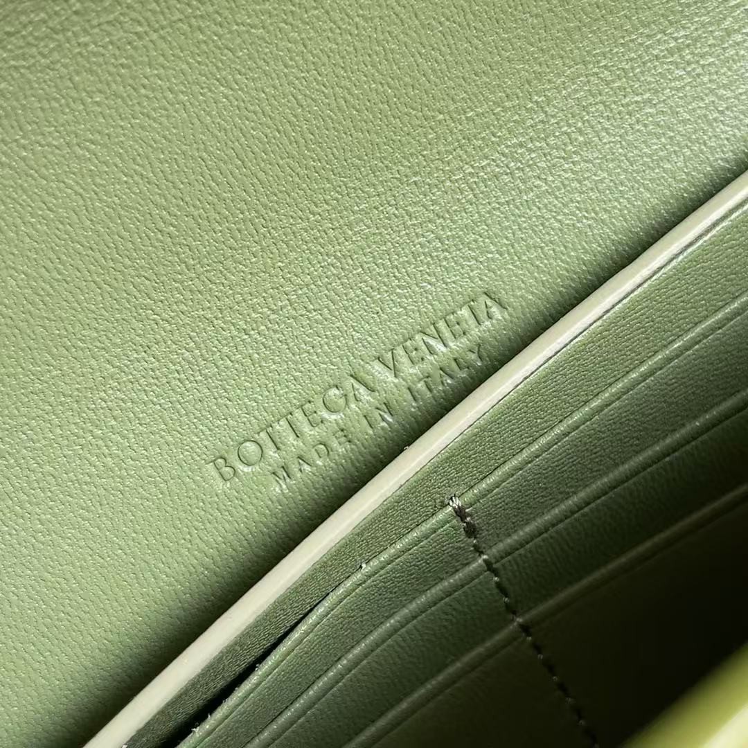 「#3841」BOTTECA VENETA uses exquisite craftsmanship intreccio embossed imported cow leather evening clutch b