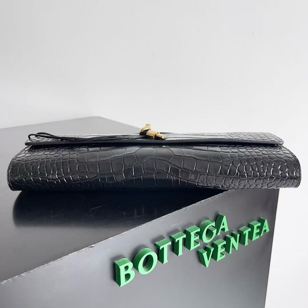 「#3840」BOTTECA VENETA uses exquisite craftsmanship intreccio embossed imported cow leather evening clutch b
