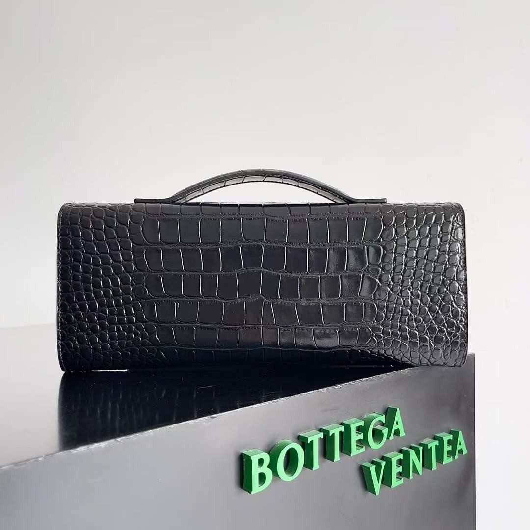 「#3840」BOTTECA VENETA uses exquisite craftsmanship intreccio embossed imported cow leather evening clutch b