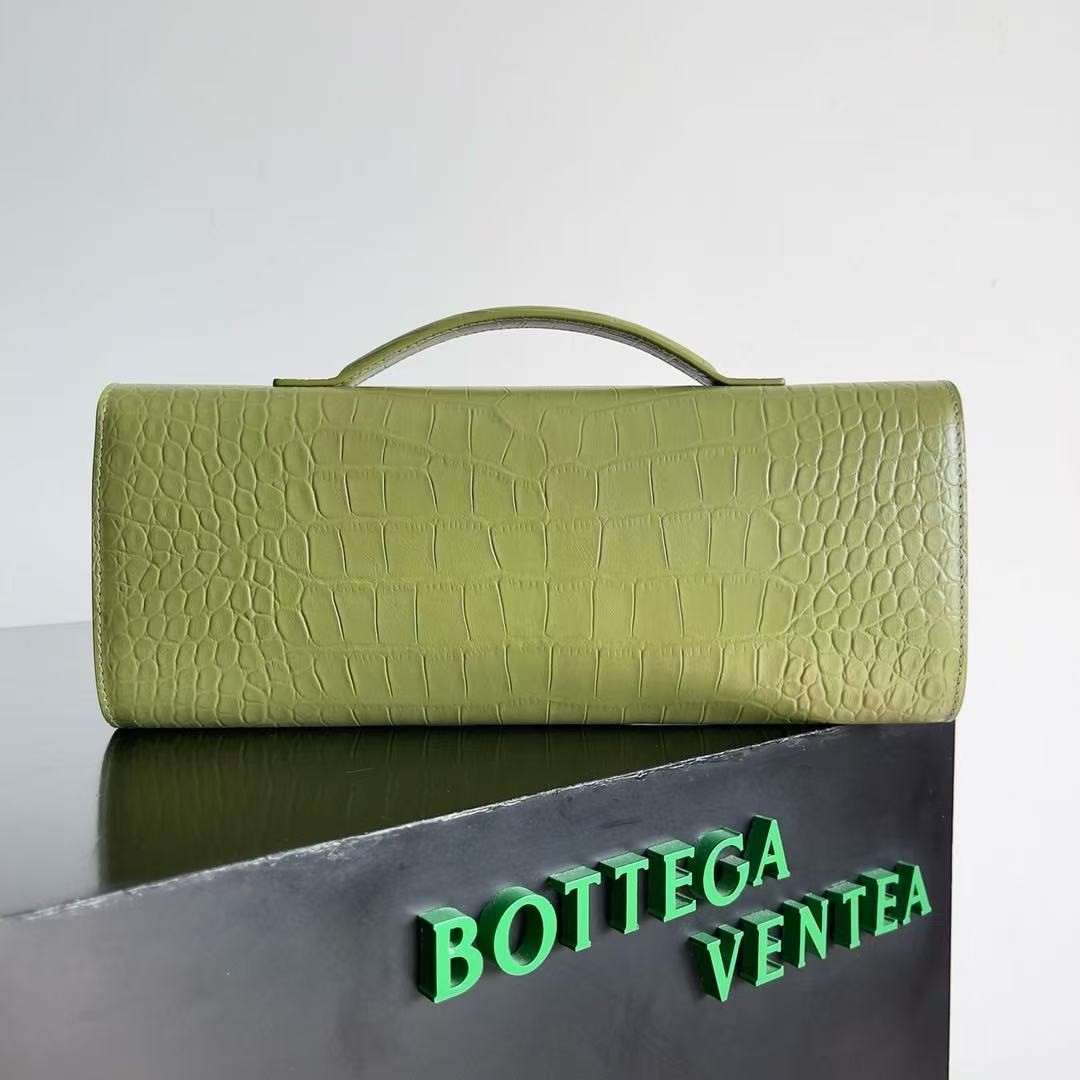 「#3841」BOTTECA VENETA uses exquisite craftsmanship intreccio embossed imported cow leather evening clutch b