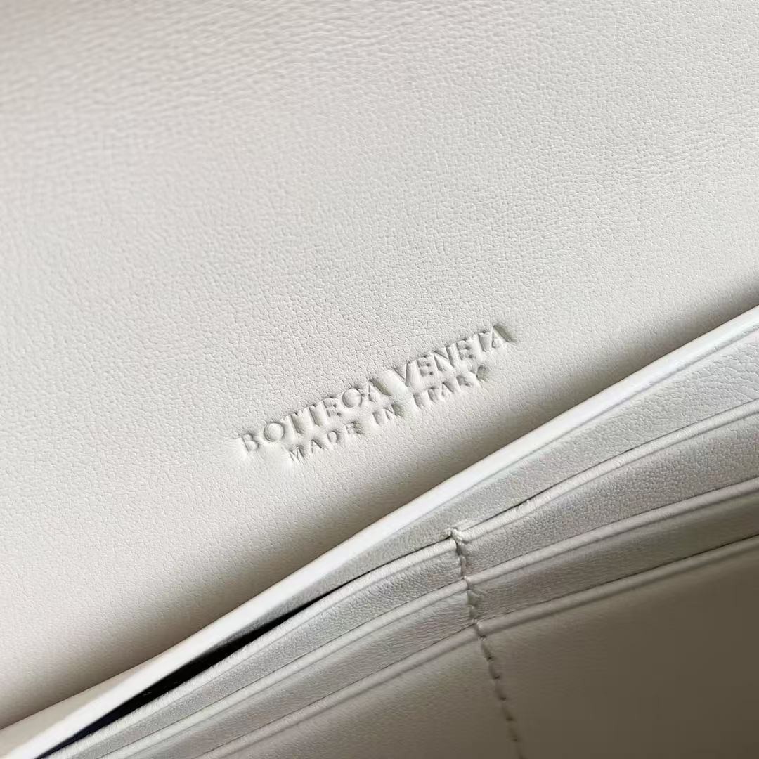 「#3839」BOTTECA VENETA uses exquisite craftsmanship intreccio embossed imported cow leather evening clutch b
